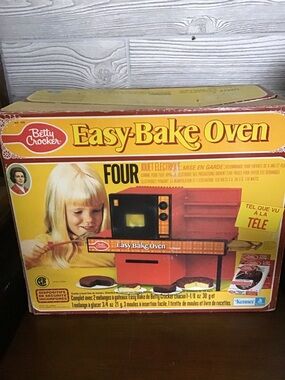 Vintage Betty Crocker Easy-Bake Oven Playset 1973